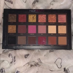 HudaBeauty Eyeshadow Palette